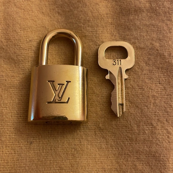 Louis Vuitton Lock and Key - Picture 3 of 6